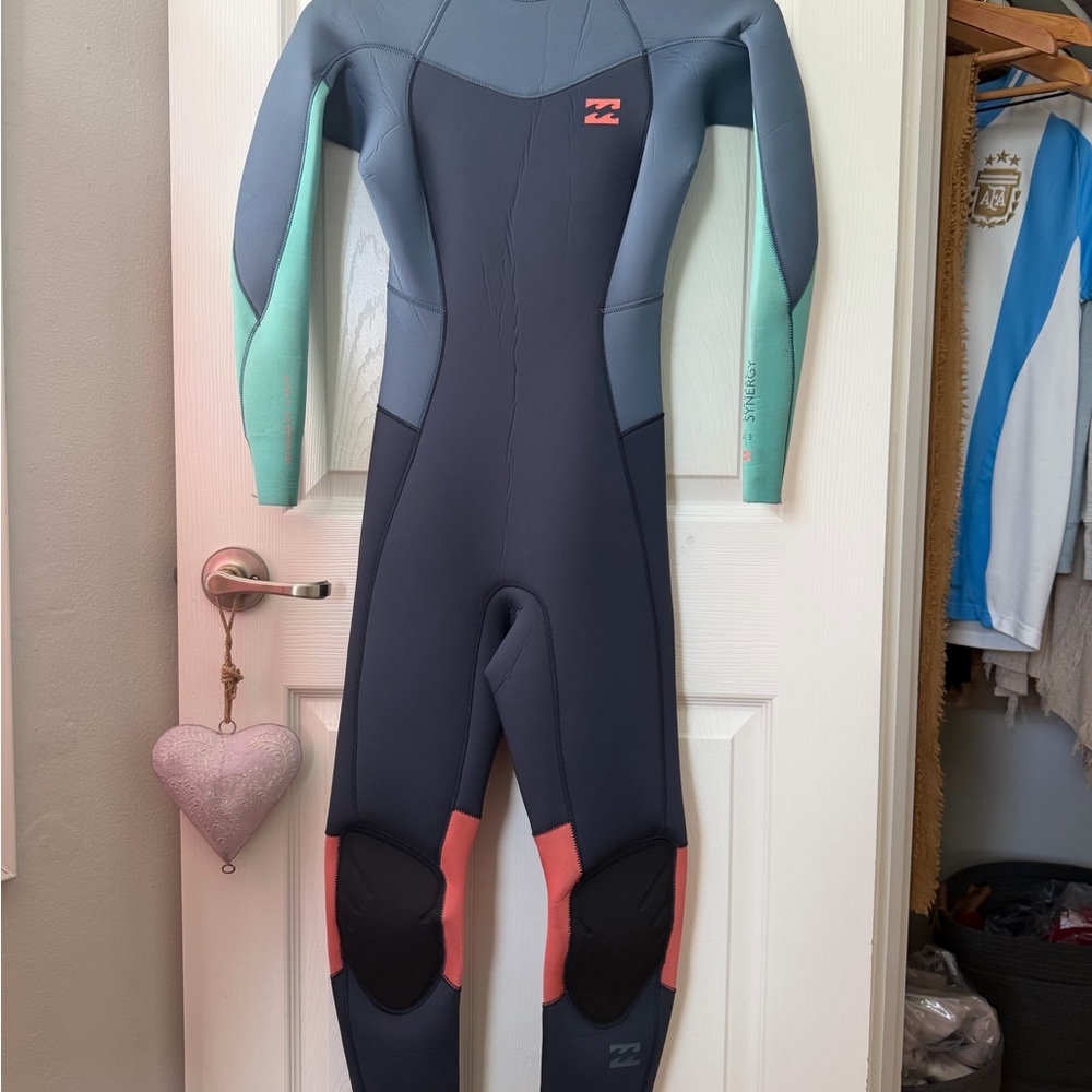 Billabong Wetsuit Size USA 2 Excellent condition 🥰